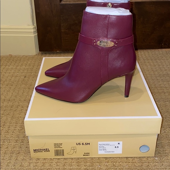 NEVER WORN Michael Kors boots 🎆 - Picture 4 of 4